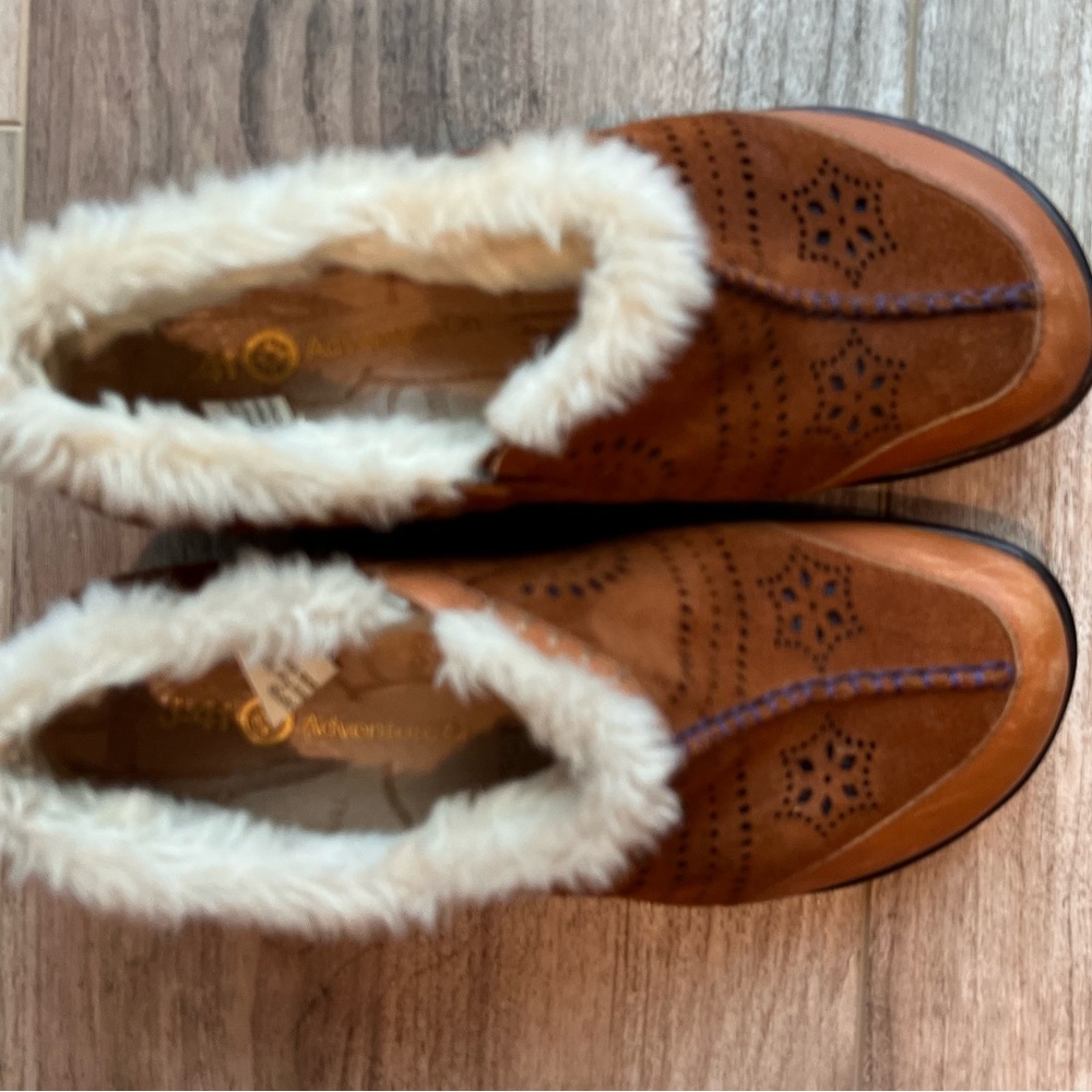 J-41 leather moccasin fur lined clogs laser cut suede size 6